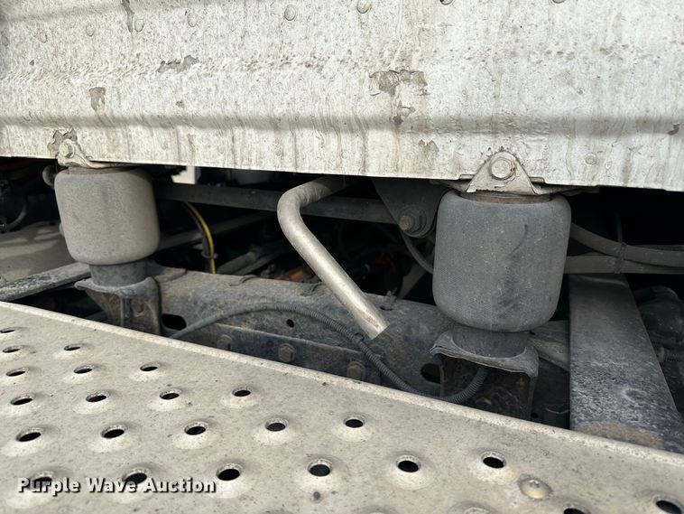 image for item JD9738 2016 Freightliner Cascadia  semi truck