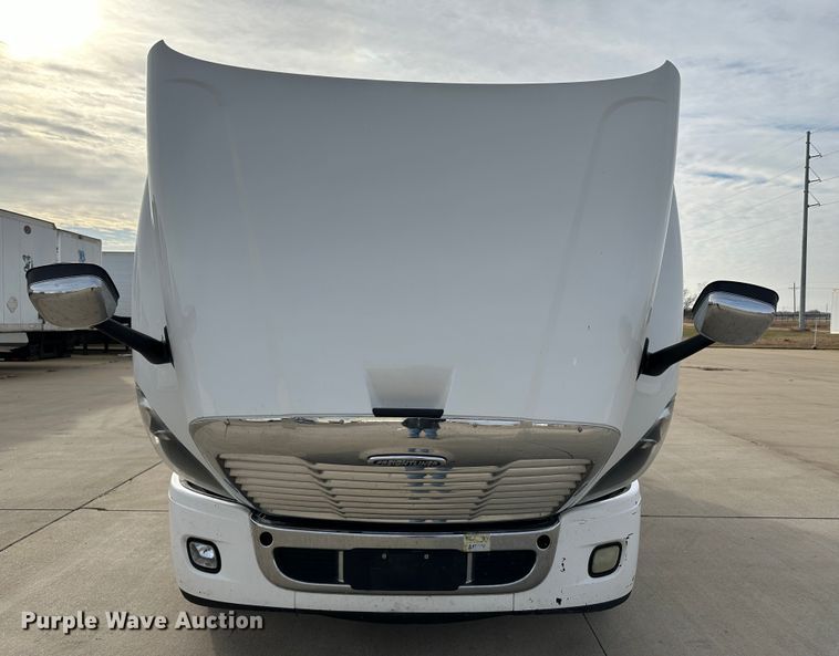 image for item JD9738 2016 Freightliner Cascadia  semi truck