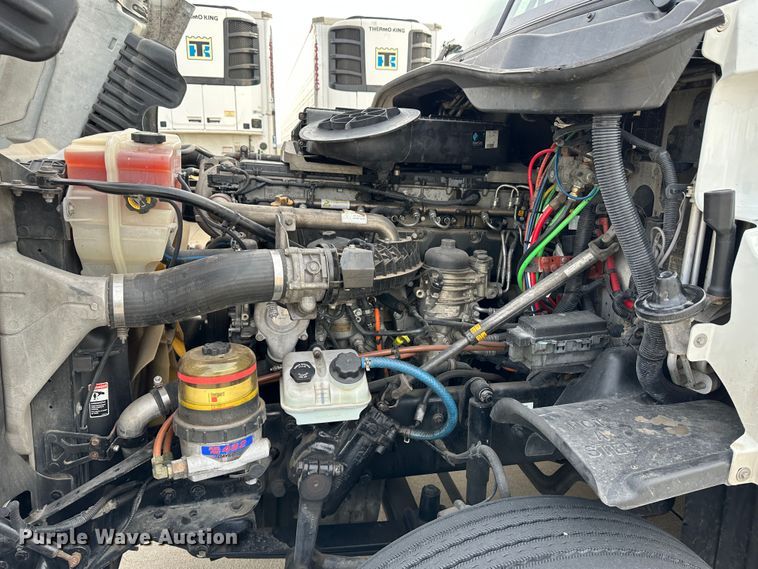 image for item JD9738 2016 Freightliner Cascadia  semi truck