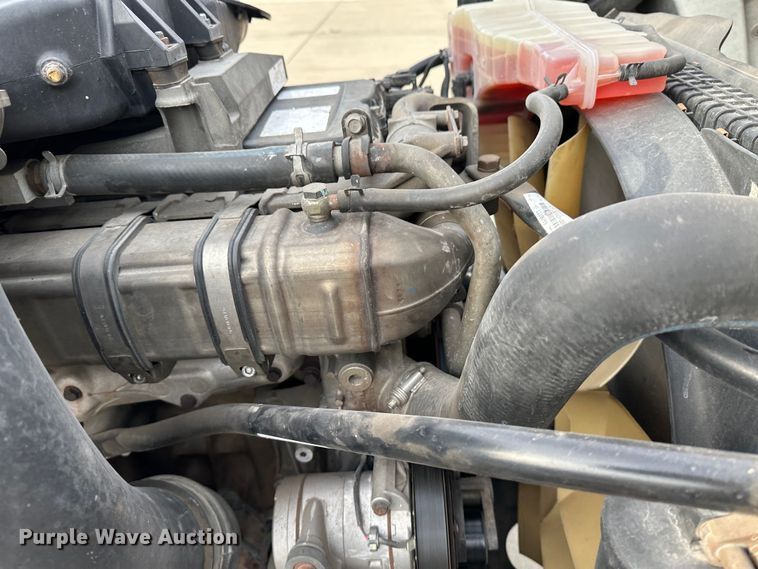 image for item JD9738 2016 Freightliner Cascadia  semi truck