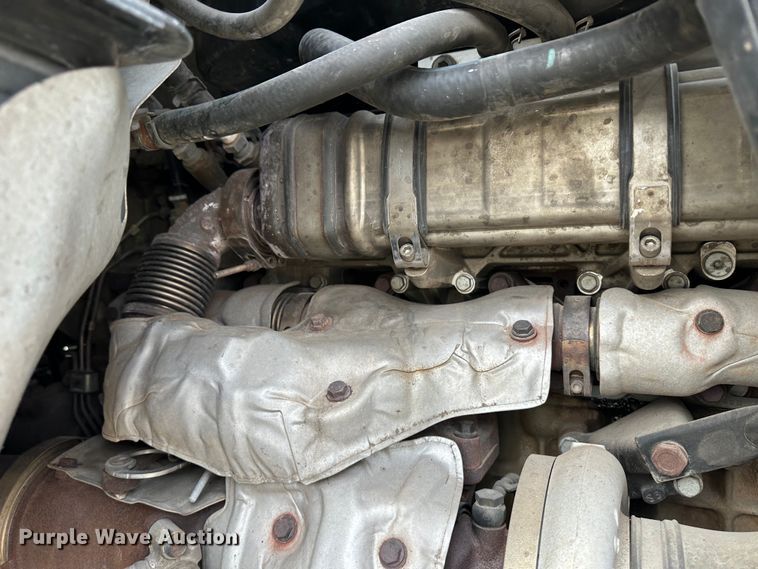 image for item JD9738 2016 Freightliner Cascadia  semi truck