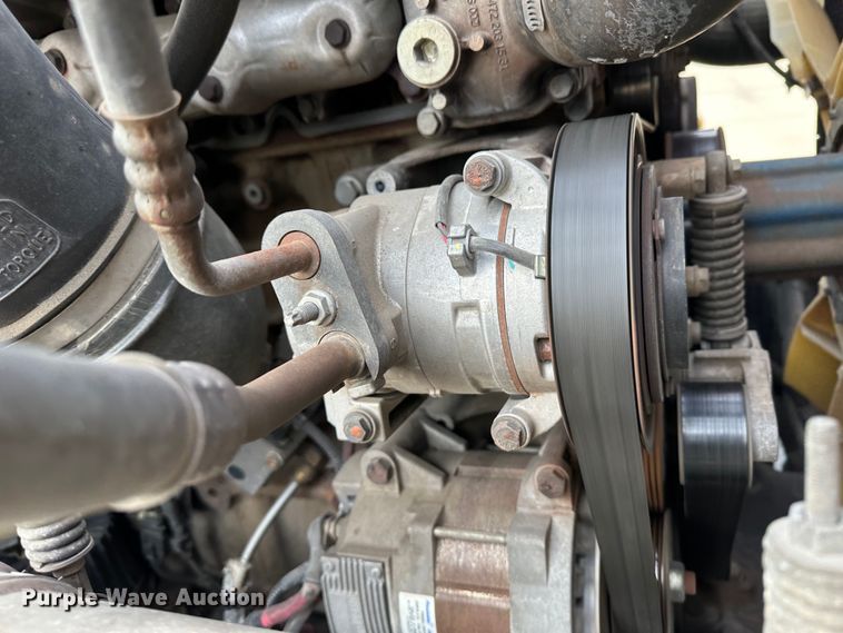 image for item JD9738 2016 Freightliner Cascadia  semi truck