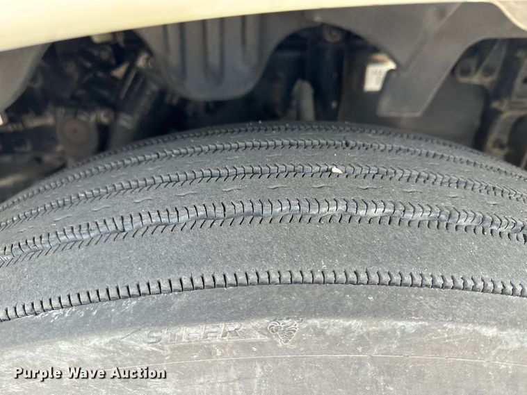 image for item JD9738 2016 Freightliner Cascadia  semi truck