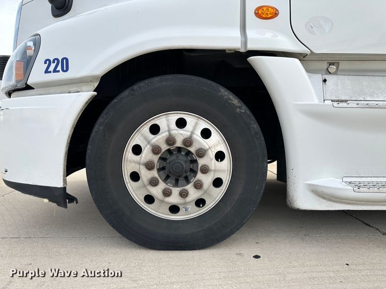 image for item JD9738 2016 Freightliner Cascadia  semi truck