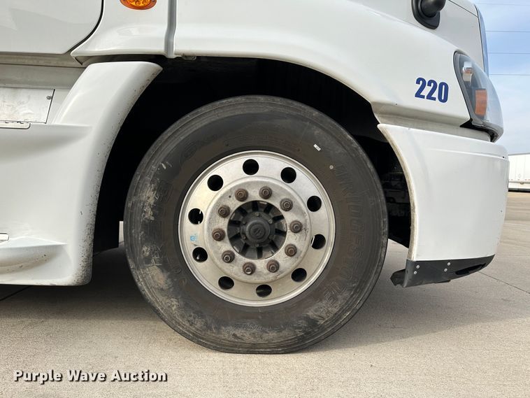 image for item JD9738 2016 Freightliner Cascadia  semi truck