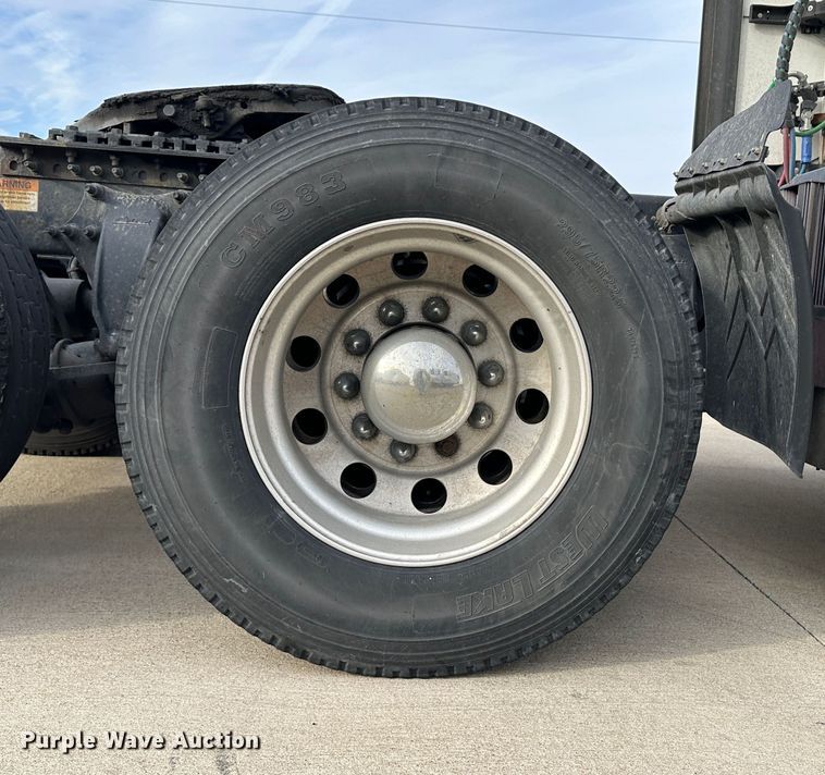 image for item JD9738 2016 Freightliner Cascadia  semi truck