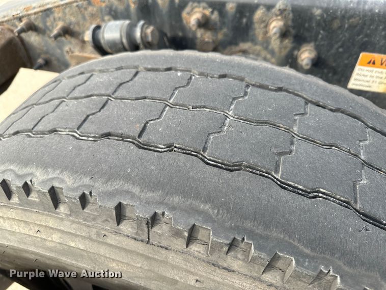 image for item JD9738 2016 Freightliner Cascadia  semi truck