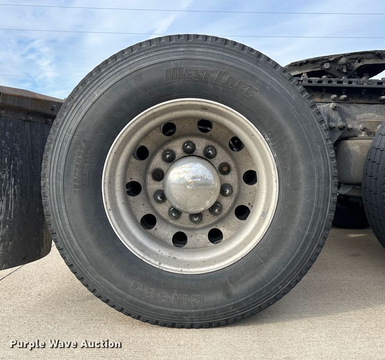 image for item JD9738 2016 Freightliner Cascadia  semi truck