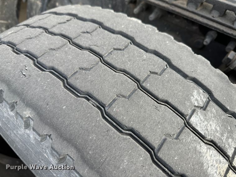 image for item JD9738 2016 Freightliner Cascadia  semi truck