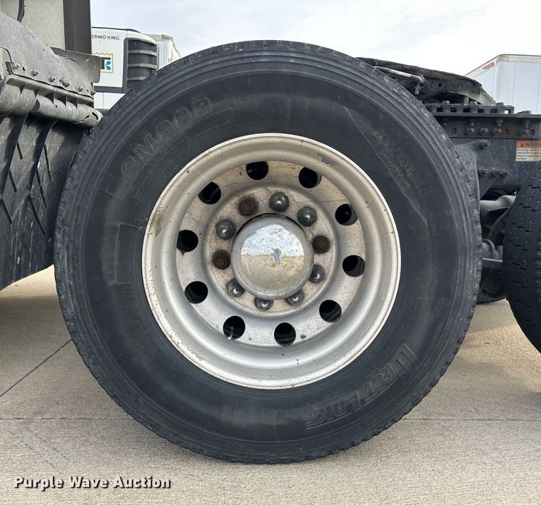 image for item JD9738 2016 Freightliner Cascadia  semi truck