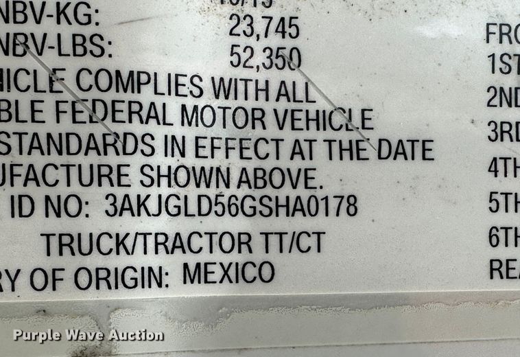 image for item JD9738 2016 Freightliner Cascadia  semi truck