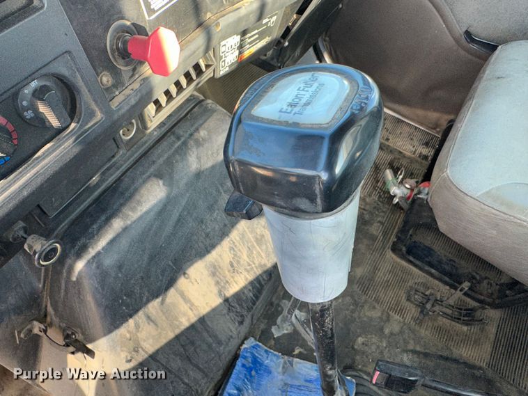 image for item JD9797 1996 International 8200  semi truck