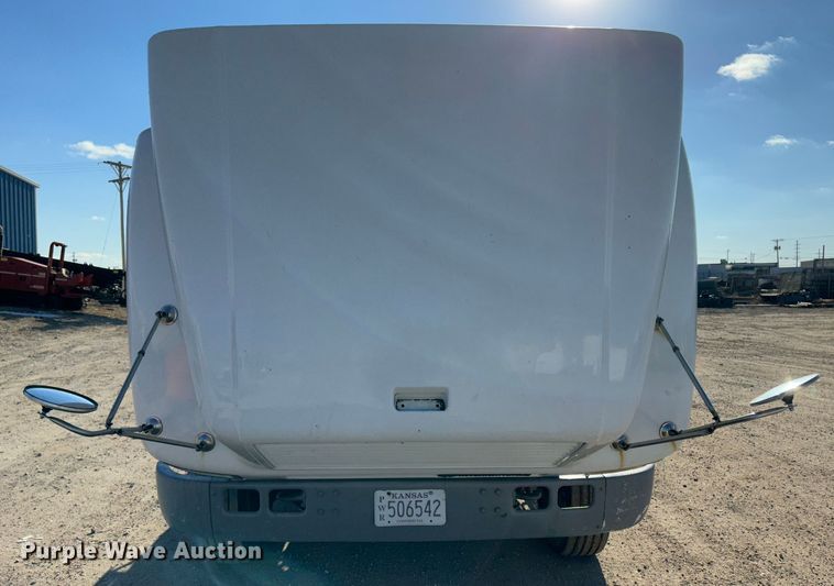 image for item JD9797 1996 International 8200  semi truck