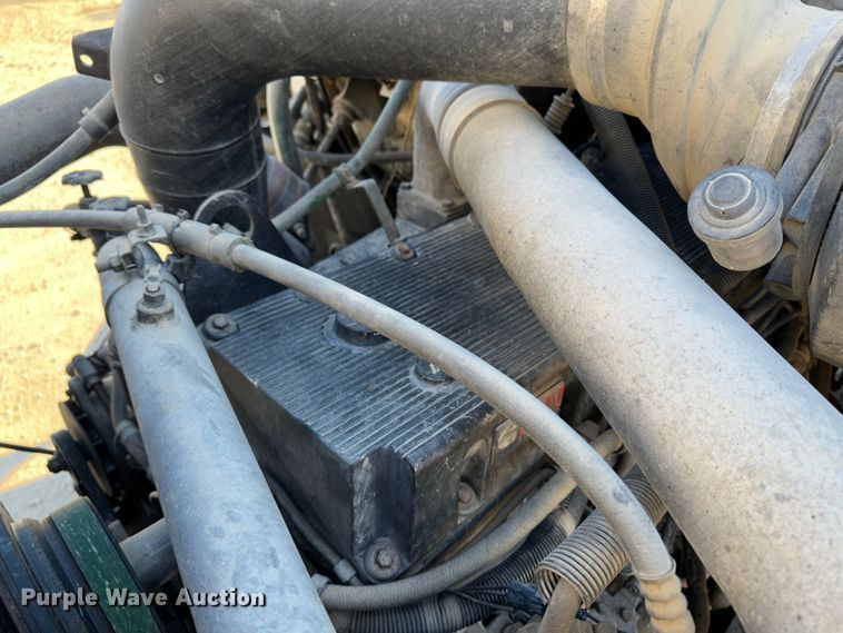 image for item JD9797 1996 International 8200  semi truck