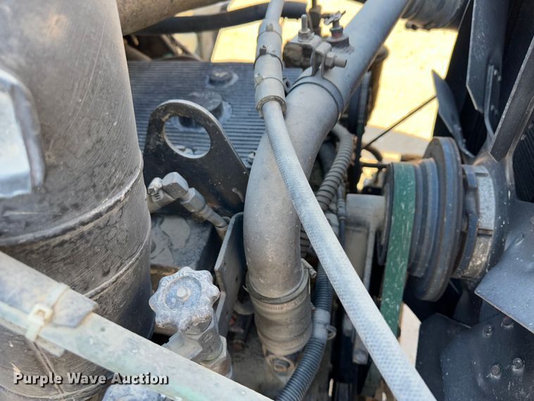 image for item JD9797 1996 International 8200  semi truck