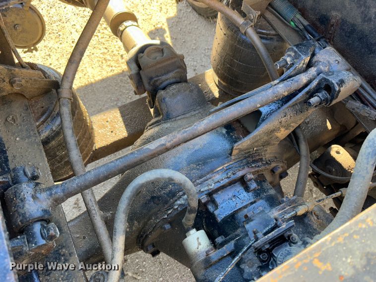 image for item JD9797 1996 International 8200  semi truck