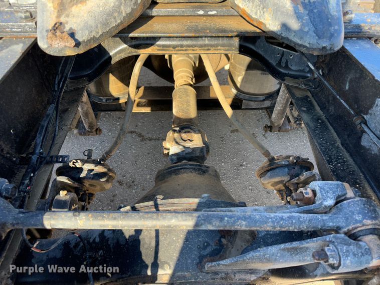 image for item JD9797 1996 International 8200  semi truck