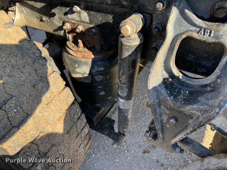 image for item JD9797 1996 International 8200  semi truck