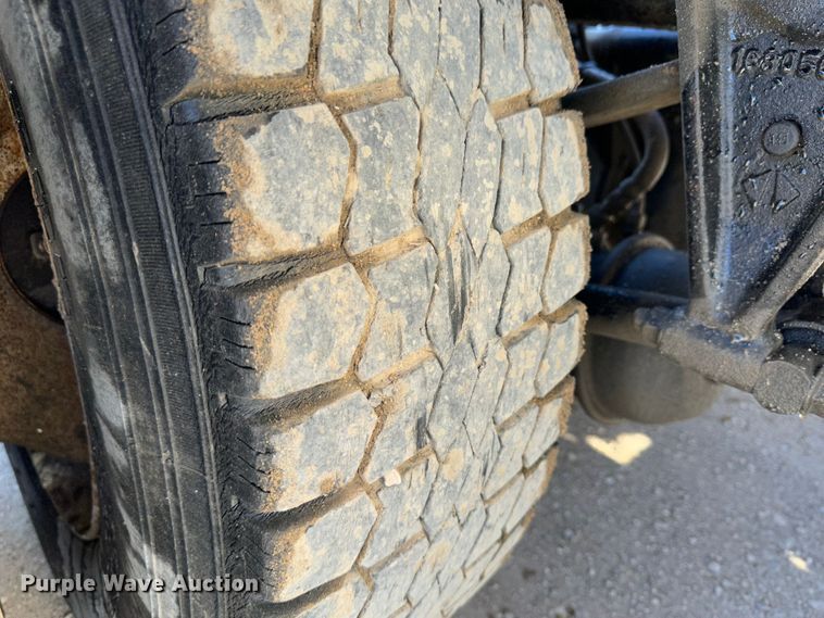 image for item JD9797 1996 International 8200  semi truck