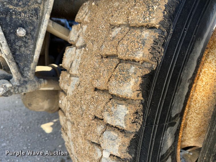 image for item JD9797 1996 International 8200  semi truck