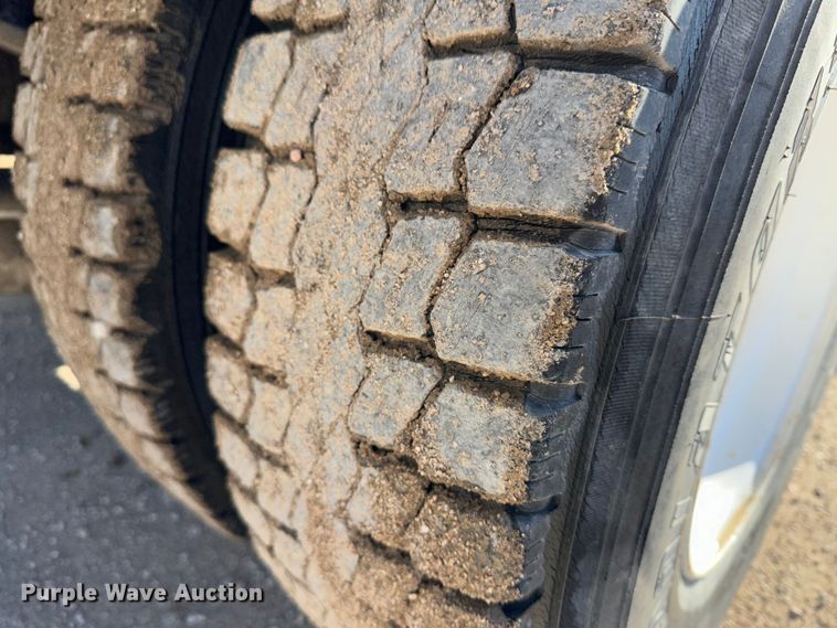 image for item JD9797 1996 International 8200  semi truck