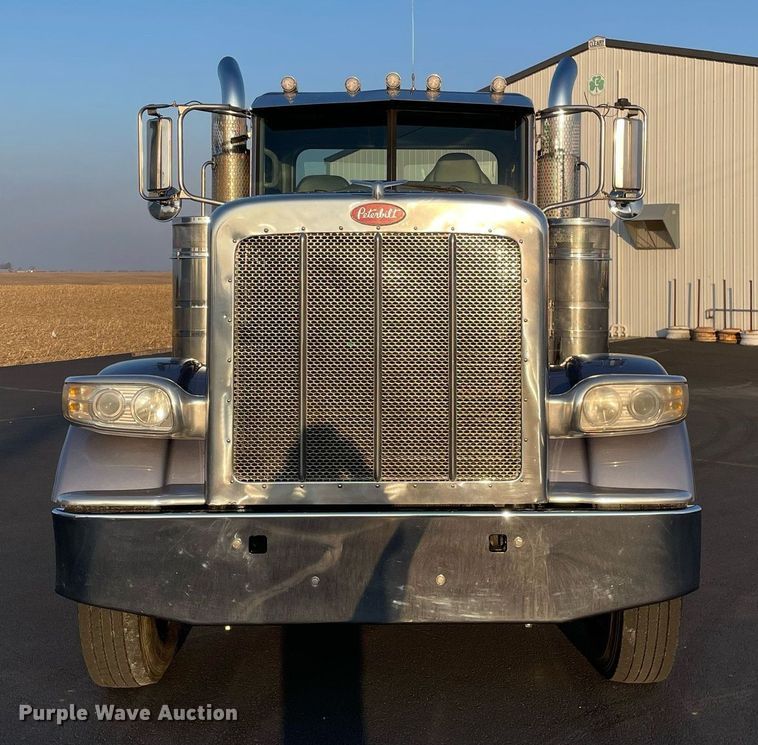 image for item JL9743 2009 Peterbilt 389  semi truck