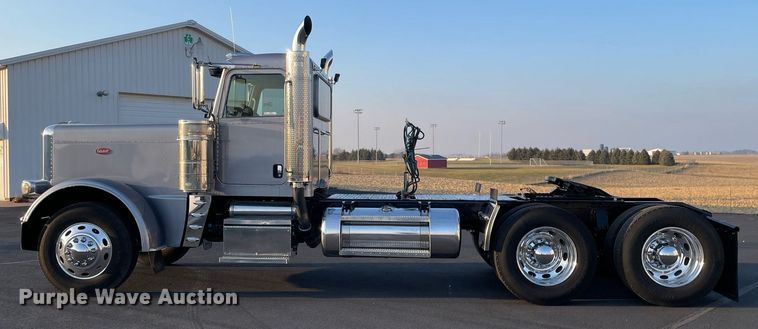 image for item JL9743 2009 Peterbilt 389  semi truck