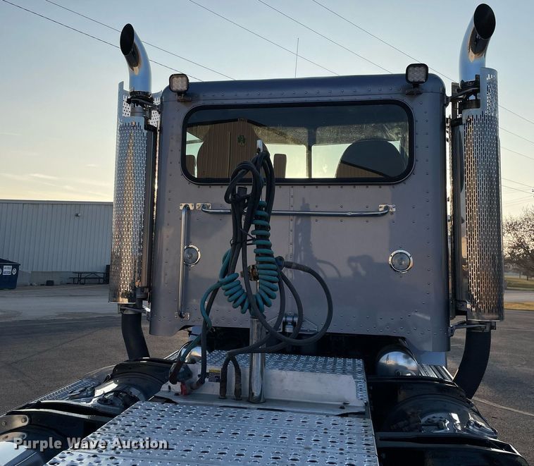 image for item JL9743 2009 Peterbilt 389  semi truck