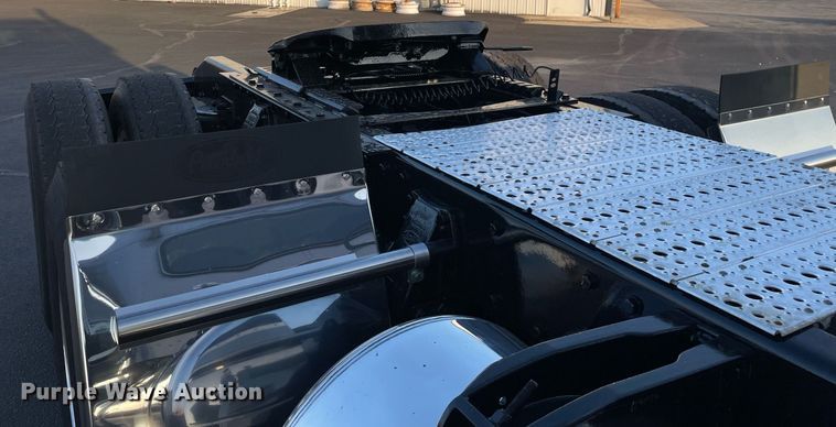 image for item JL9743 2009 Peterbilt 389  semi truck