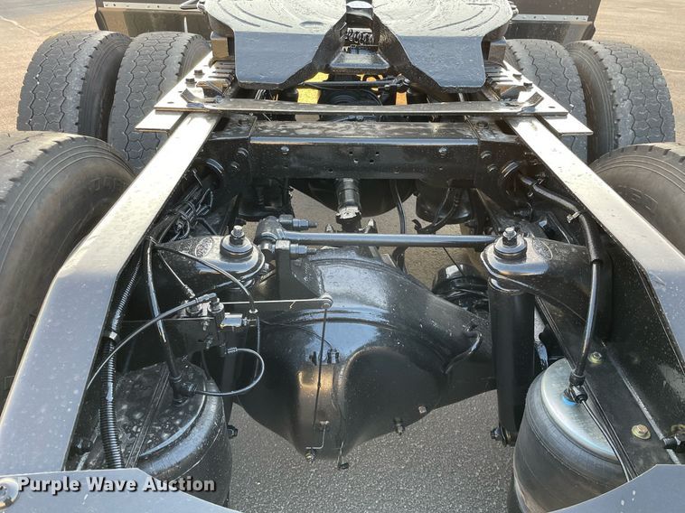 image for item JL9743 2009 Peterbilt 389  semi truck