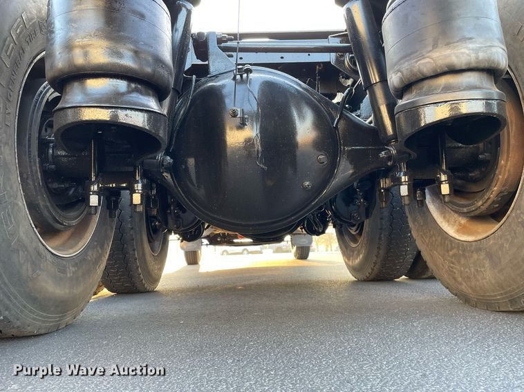 image for item JL9743 2009 Peterbilt 389  semi truck