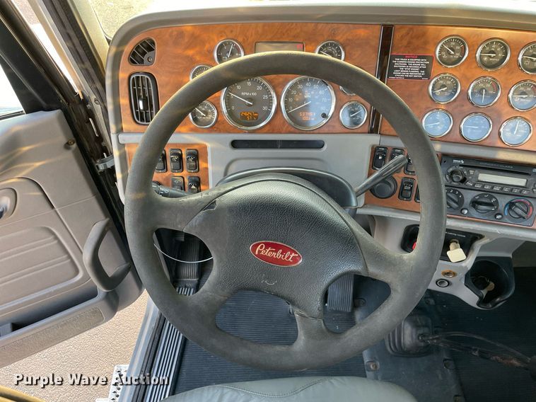 image for item JL9743 2009 Peterbilt 389  semi truck