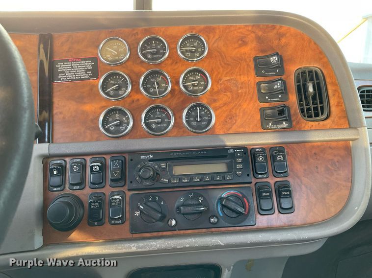 image for item JL9743 2009 Peterbilt 389  semi truck