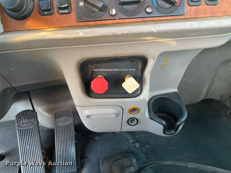 image for item JL9743 2009 Peterbilt 389  semi truck