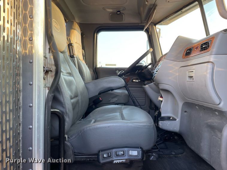 image for item JL9743 2009 Peterbilt 389  semi truck