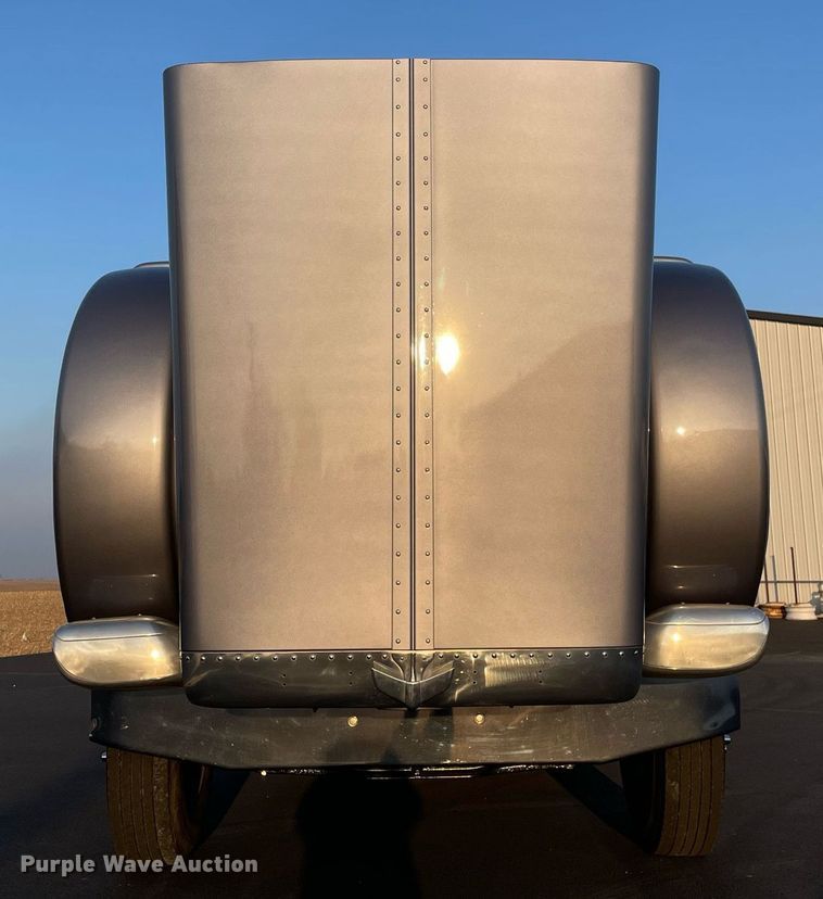 image for item JL9743 2009 Peterbilt 389  semi truck