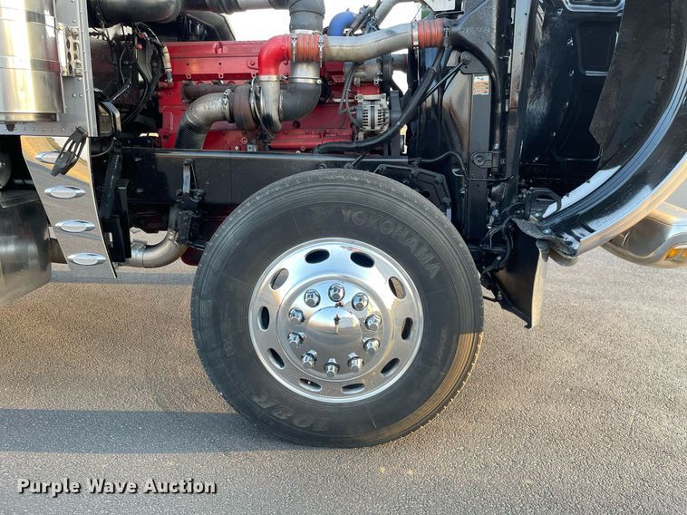 image for item JL9743 2009 Peterbilt 389  semi truck