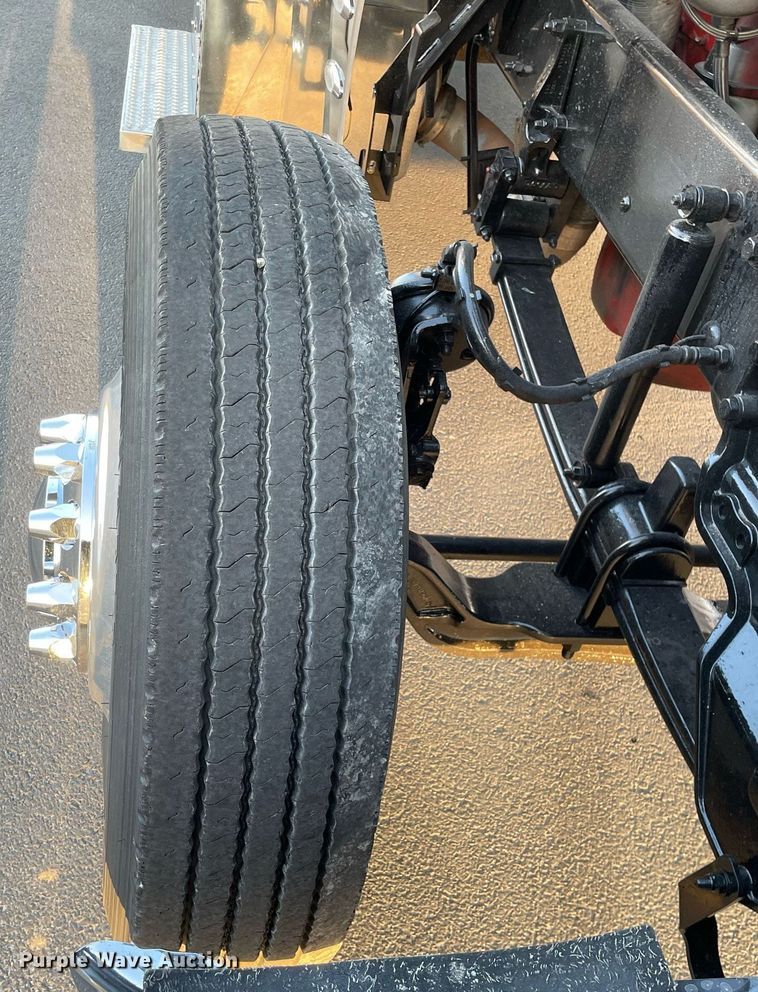 image for item JL9743 2009 Peterbilt 389  semi truck