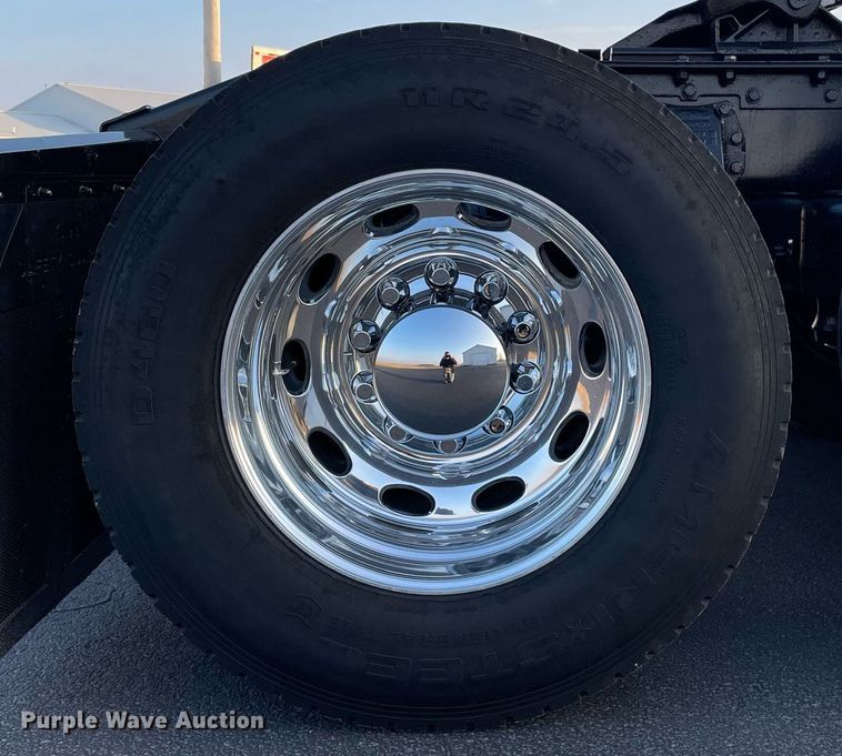 image for item JL9743 2009 Peterbilt 389  semi truck