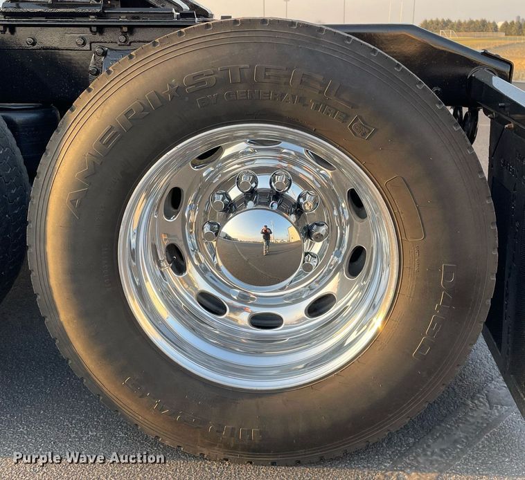 image for item JL9743 2009 Peterbilt 389  semi truck