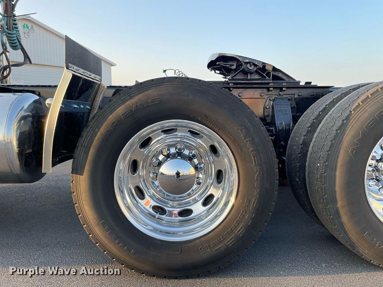 image for item JL9743 2009 Peterbilt 389  semi truck