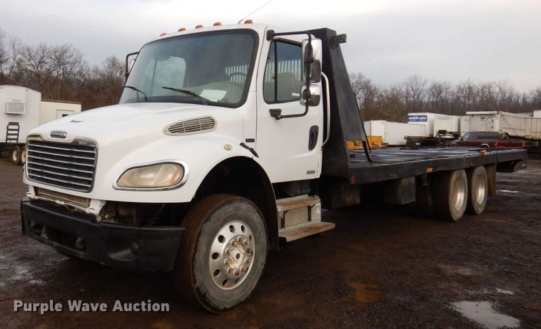 image for item JL9760 2007 Freightliner M2  flatbed truck