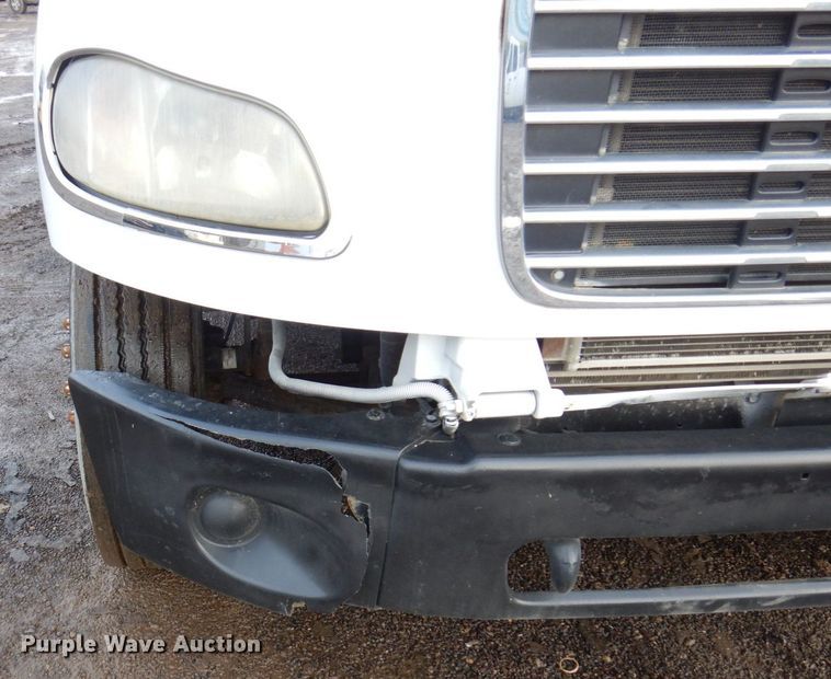 image for item JL9760 2007 Freightliner M2  flatbed truck