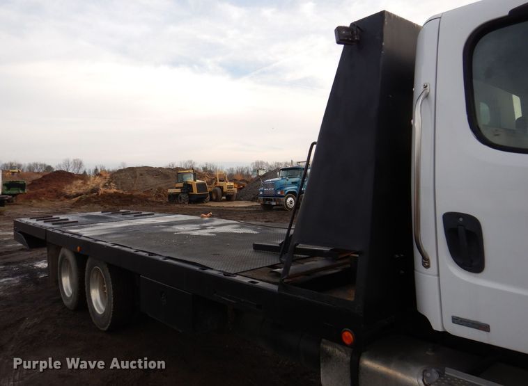 image for item JL9760 2007 Freightliner M2  flatbed truck