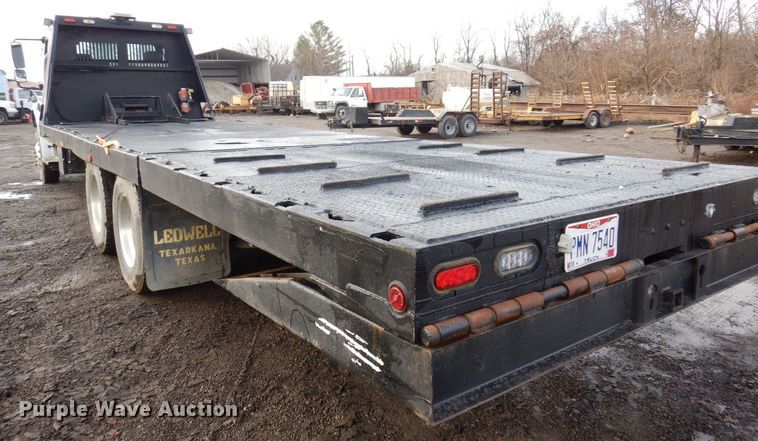 image for item JL9760 2007 Freightliner M2  flatbed truck