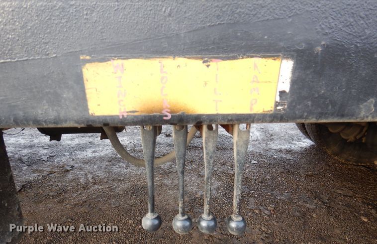 image for item JL9760 2007 Freightliner M2  flatbed truck