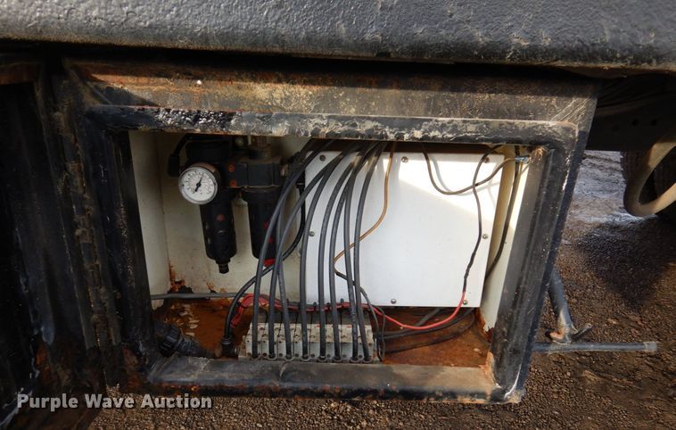 image for item JL9760 2007 Freightliner M2  flatbed truck