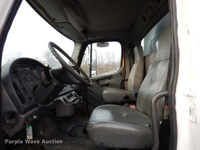 image for item JL9760 2007 Freightliner M2  flatbed truck