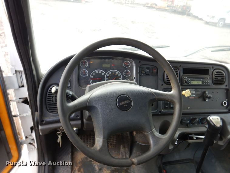 image for item JL9760 2007 Freightliner M2  flatbed truck