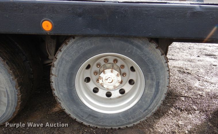 image for item JL9760 2007 Freightliner M2  flatbed truck